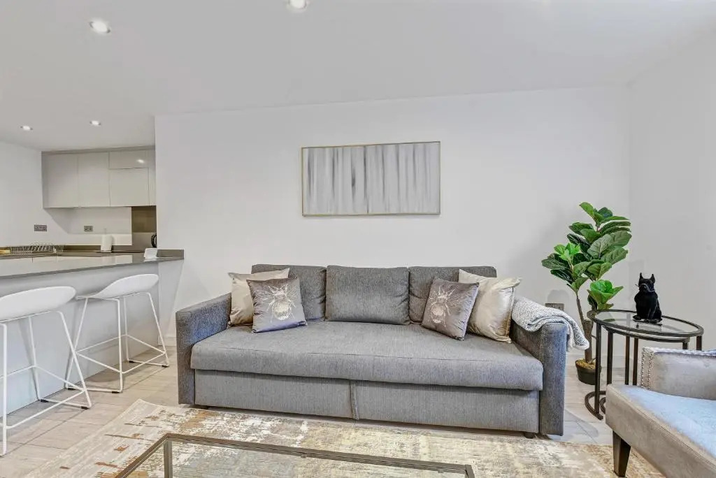 St Martins 2 Bedroom Apartments in Ruislip By 360 Stays