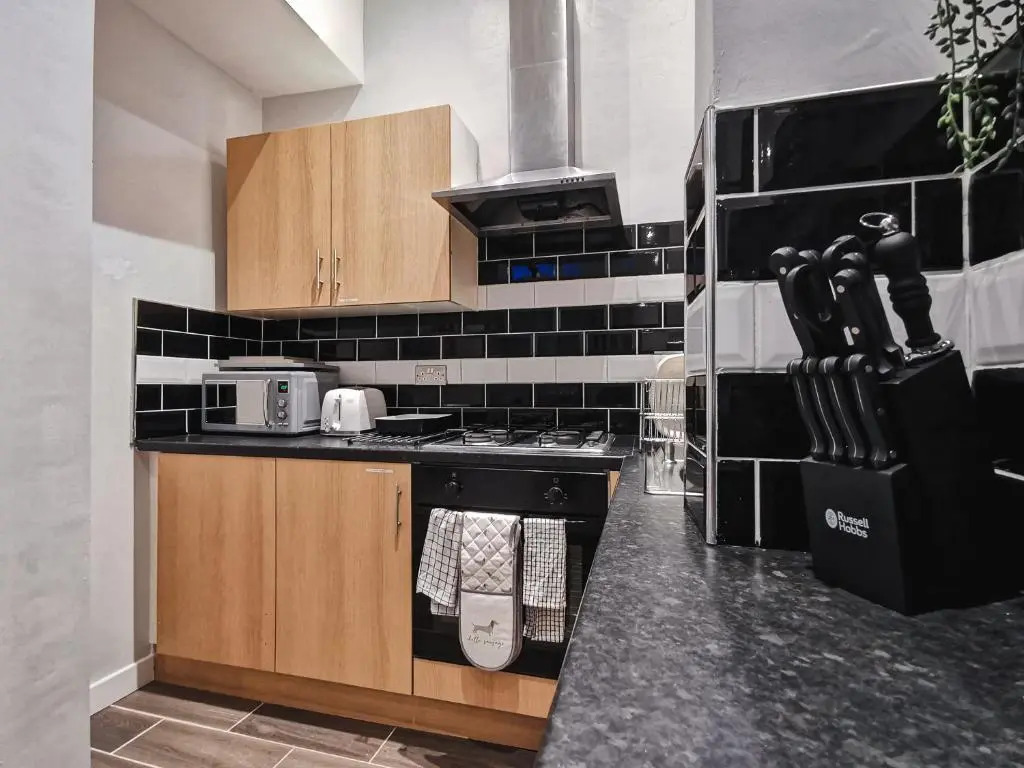 3 Bed Apartment in the Heart of Westend of Glasgow (Adults Only)