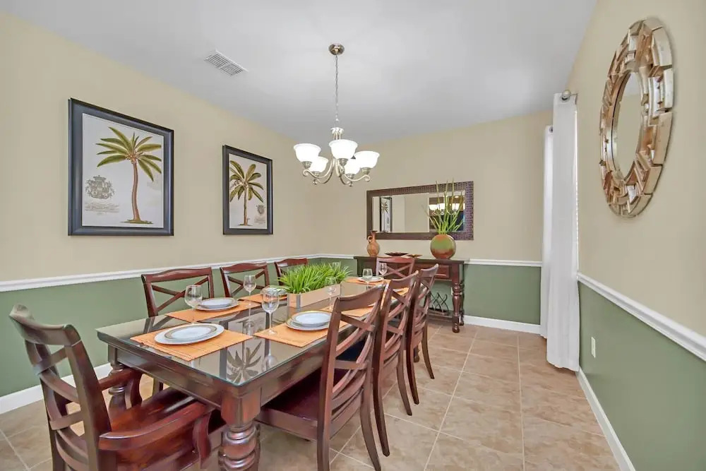 Perfect for Families Comfortable Villa with Private Pool Area close to Parks and Shopping