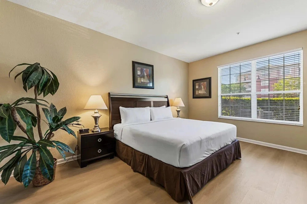5036 Shoreway Loop # 105