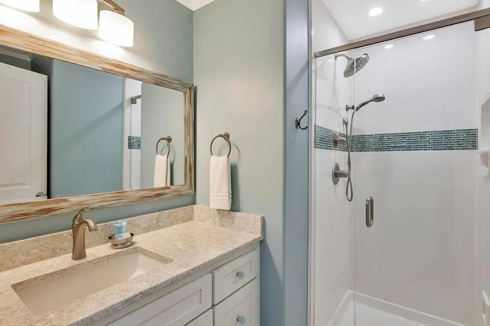 Poolside Villas 106 - Updated beachfront condo on Holiday Isle in Destin