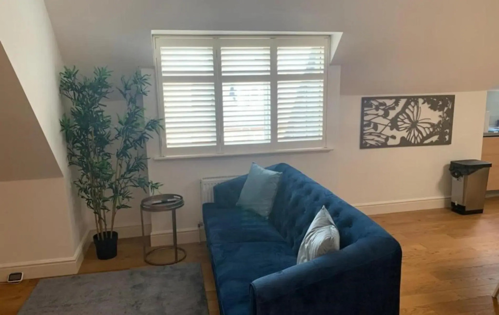 Addlestone - Large Stunning 2 bed room Apartment