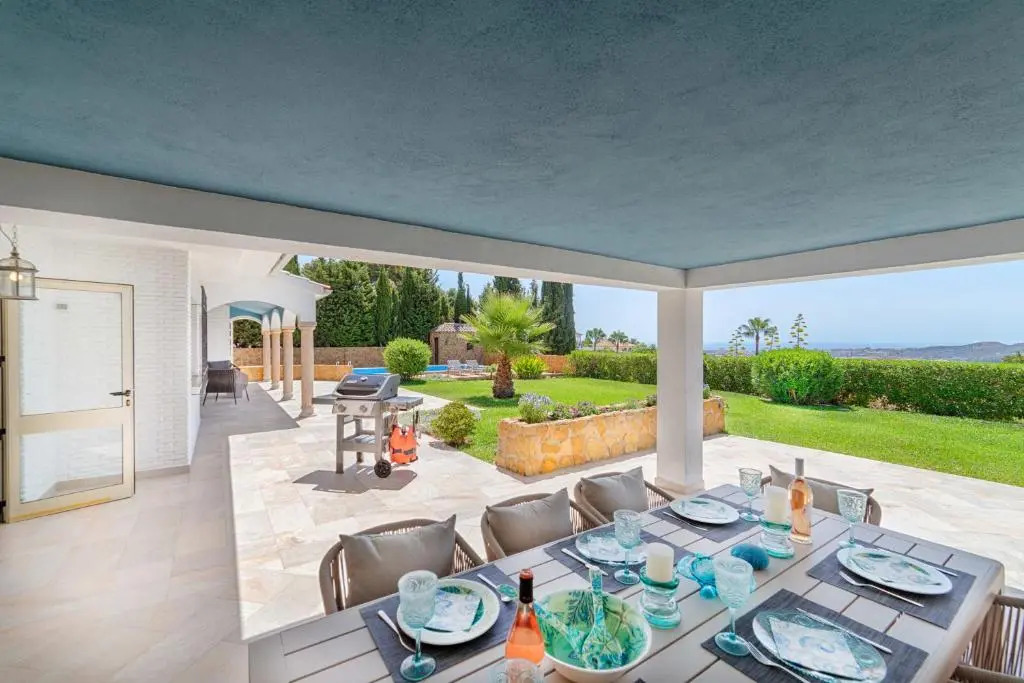 Villa Mimosa sleeps 8 with Heated Pool