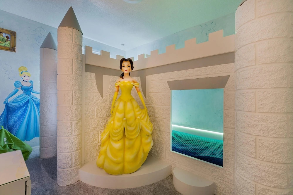 Sr020v: 8 Bed, Princesses, Lego, Pool, Shuffle Board