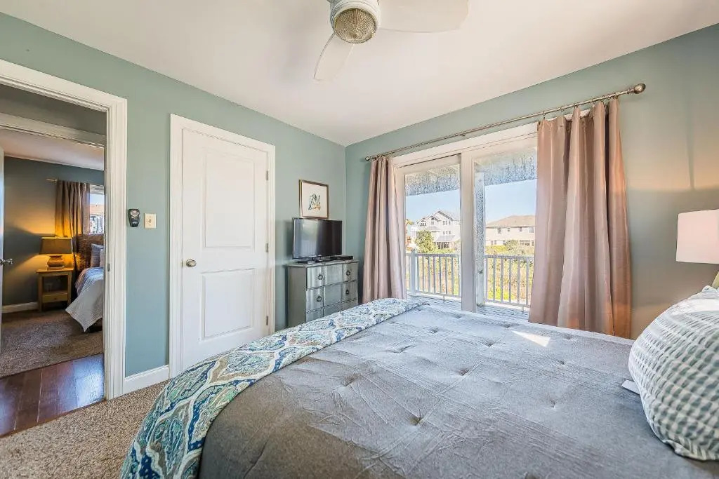 Arcadia - Duck, Caffeys Inlet, Ocean Views, 50 Yards to Beach, Pool, Pets OK, Cul-de-sac Location