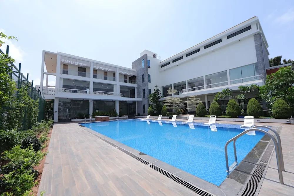 VRR Hotel's And Convention Centre