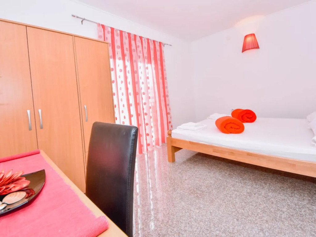 Apartment Jelena Karlobag