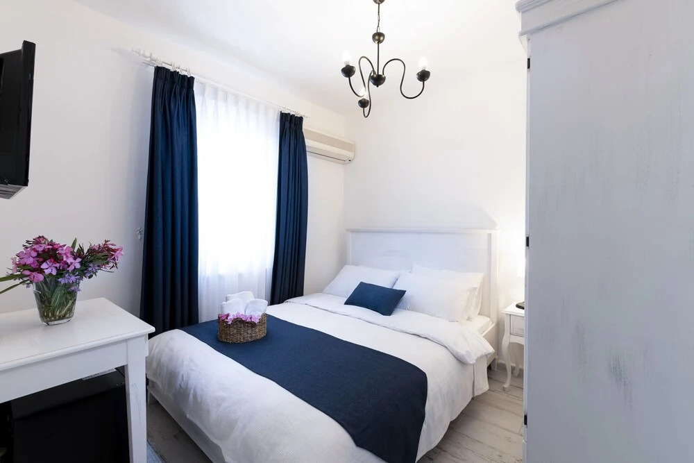 Delos Hotel