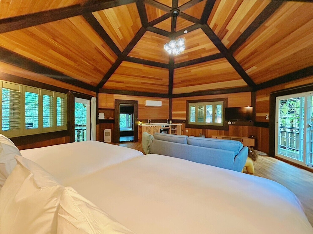 Senboard Manor
