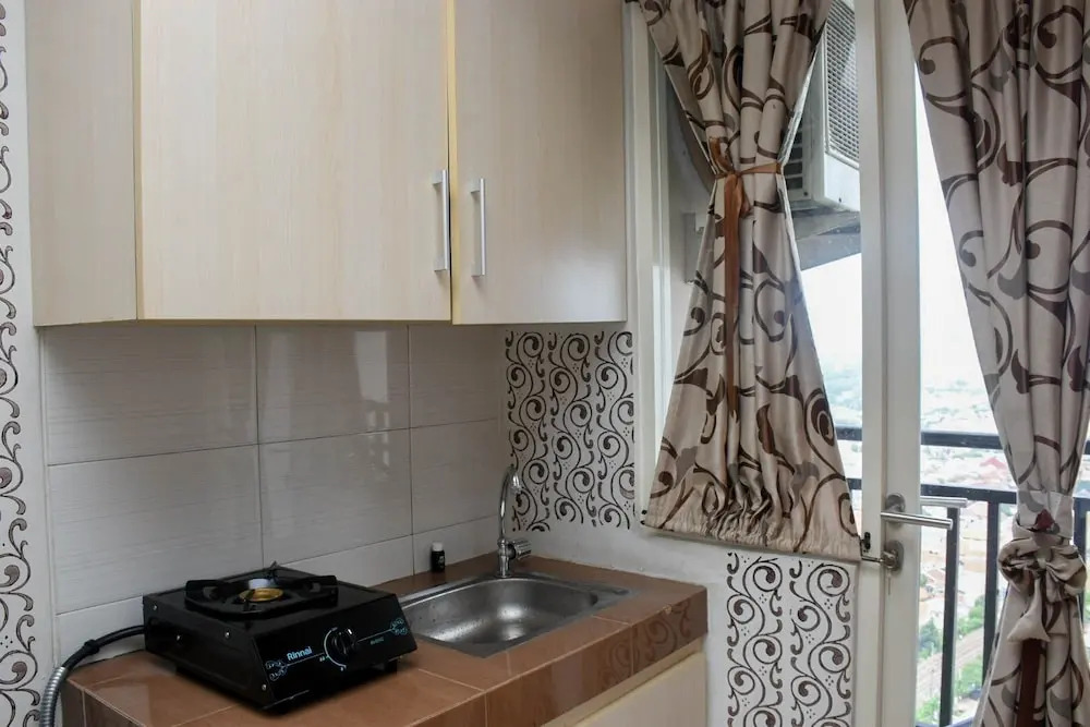 Comfy And Tidy Studio Apartment At Margonda Residence 4 Near Ui