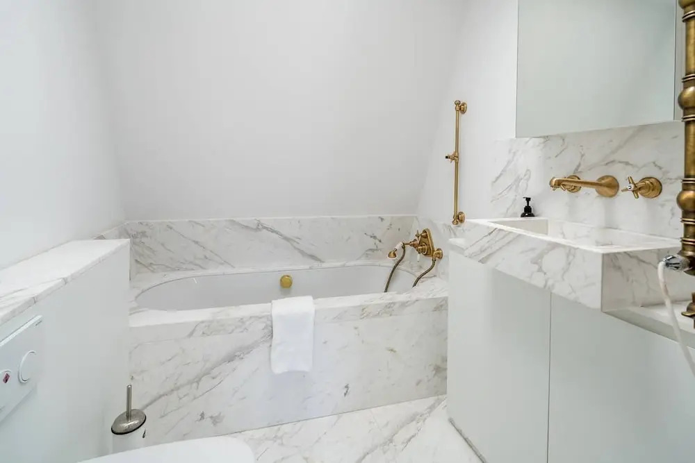 Airy and Bright 4 bed house near Hyde Park