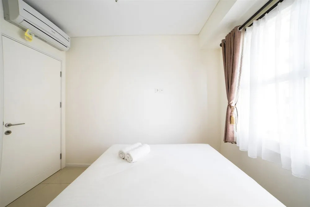Serene & Cozy Apartment at Parahyangan Residences