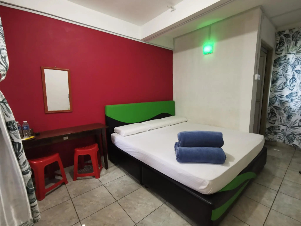SPOT ON 89963 Sinurambi Homestay 2