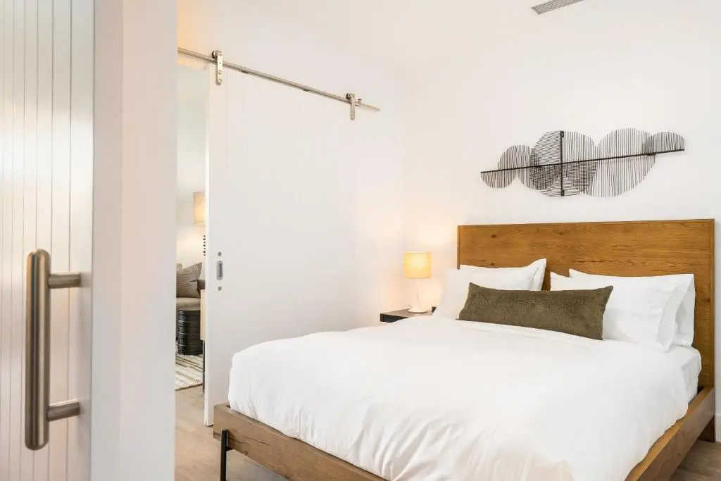 Mint House Menlo Park by Kasa