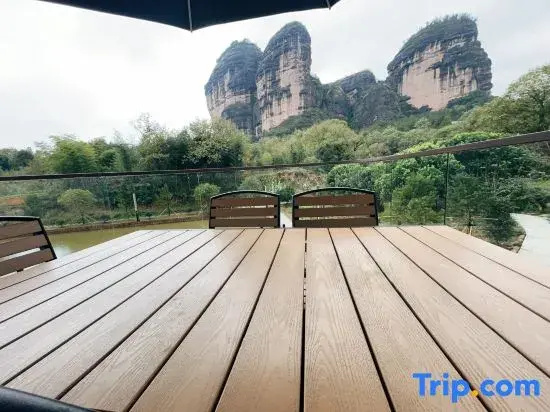 Longhushan Road Township Family Banquet Homestay