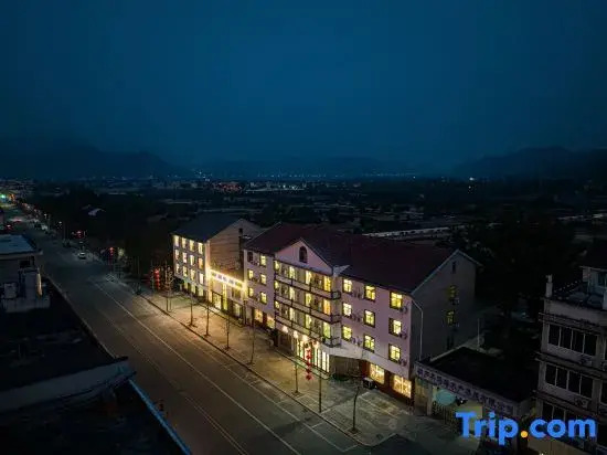 Tonglu Shuanglong No.1 Hotel (Yaolin Wonderland & OMG Heartbeat Paradise Branch)