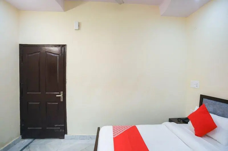 OYO 63279 Golden Suites