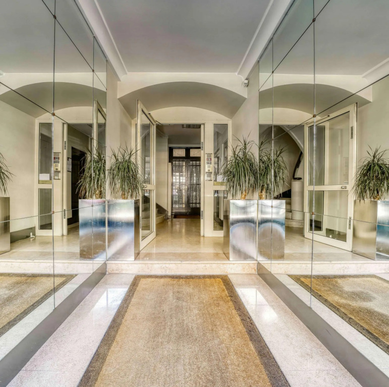 Magnifique appartement - Avenue Matignon  - B 1628