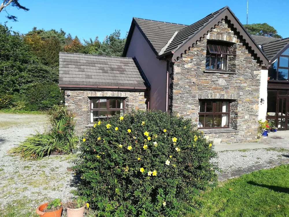 Lovely Sea View Apartment in Rineen - 4 Guests