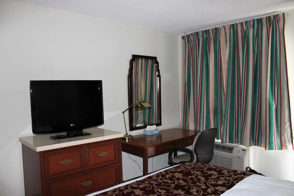 Wharncliffe Suites Motel