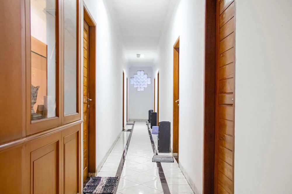 RedDoorz near Trans Studio Mall Cibubur