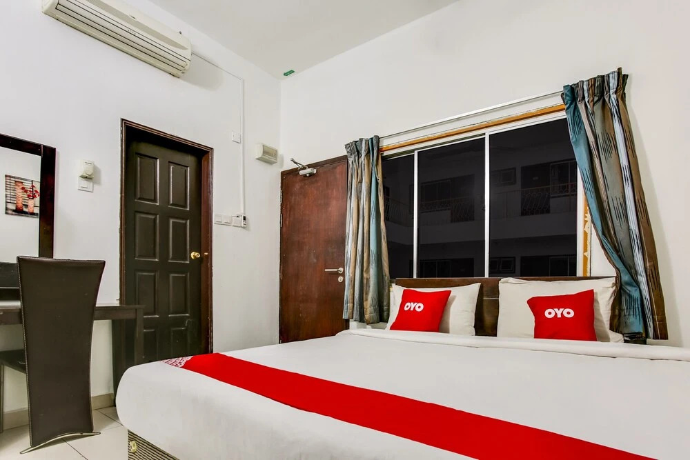 OYO 89571 Eco Palace Hotel