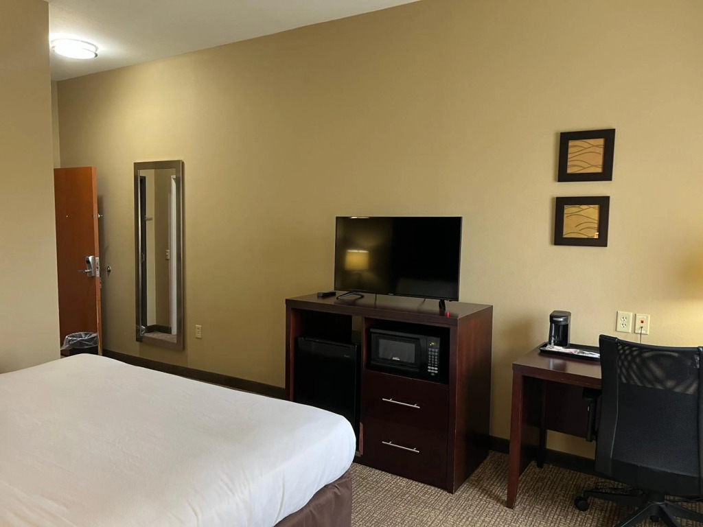 Days Inn & Suites by Wyndham Manheim Lebanon