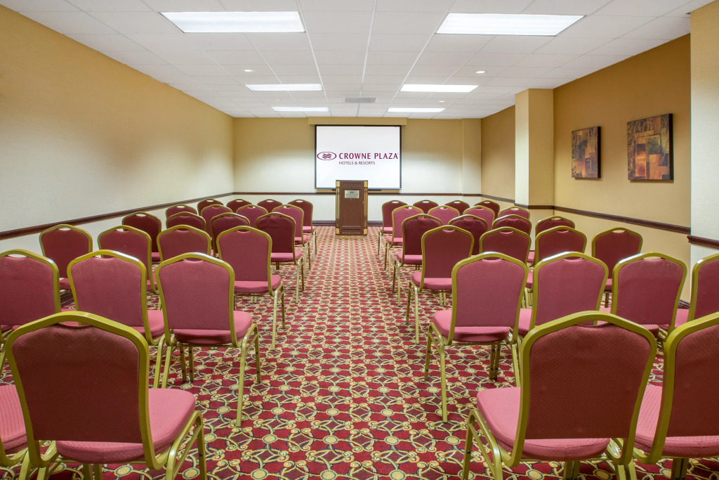Crowne Plaza Cleveland Airport by IHG