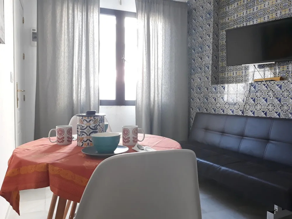 Bonito Apartamento con Solarium en Alameda Hab 201