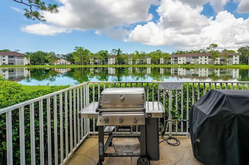3 Mi to Beaches: Naples Condo w/ Pool Access!