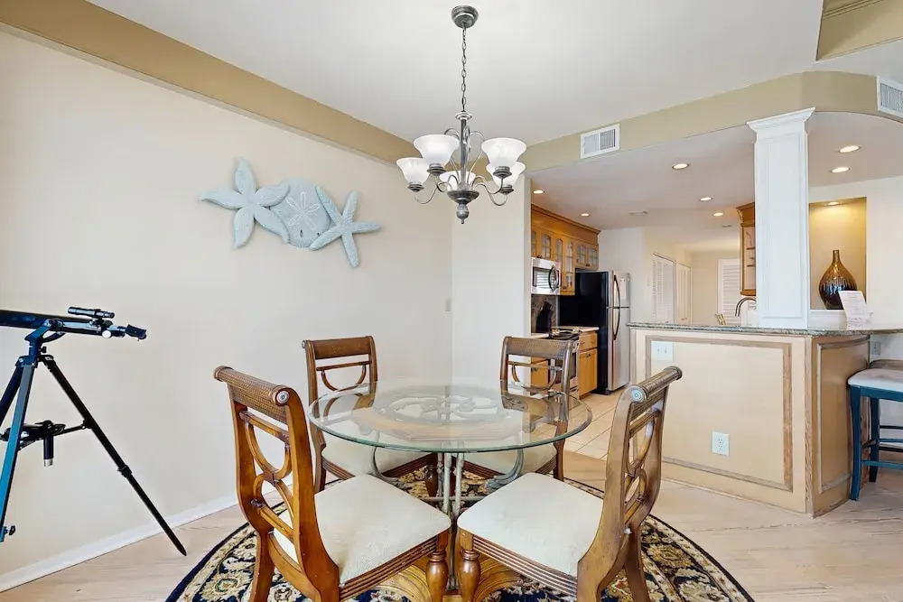 Ocean-view Penthouse With Pool, Balcony & Central AC - Snowbird-friendly