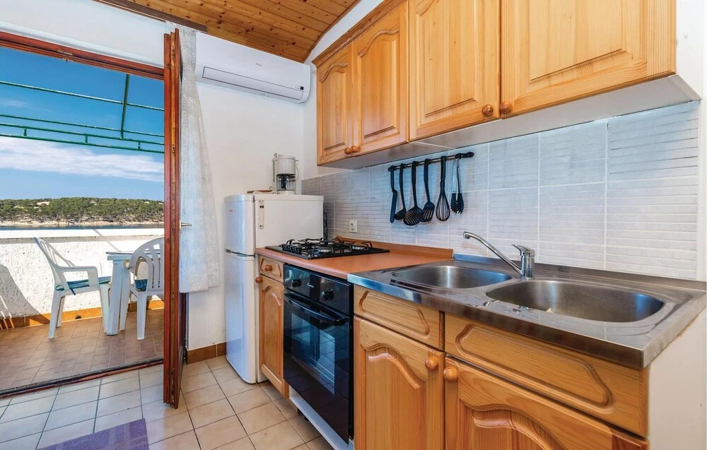 Awesome Home in Barbat-rab With Wifi and 3 Bedrooms