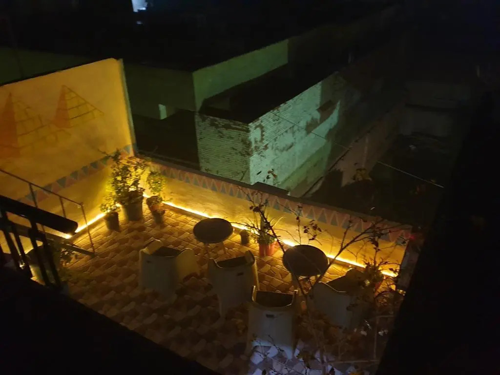 2 Jana Pyramids view inn