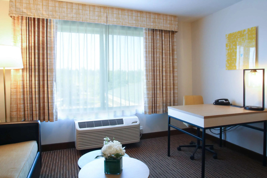Oxford Suites Spokane Valley