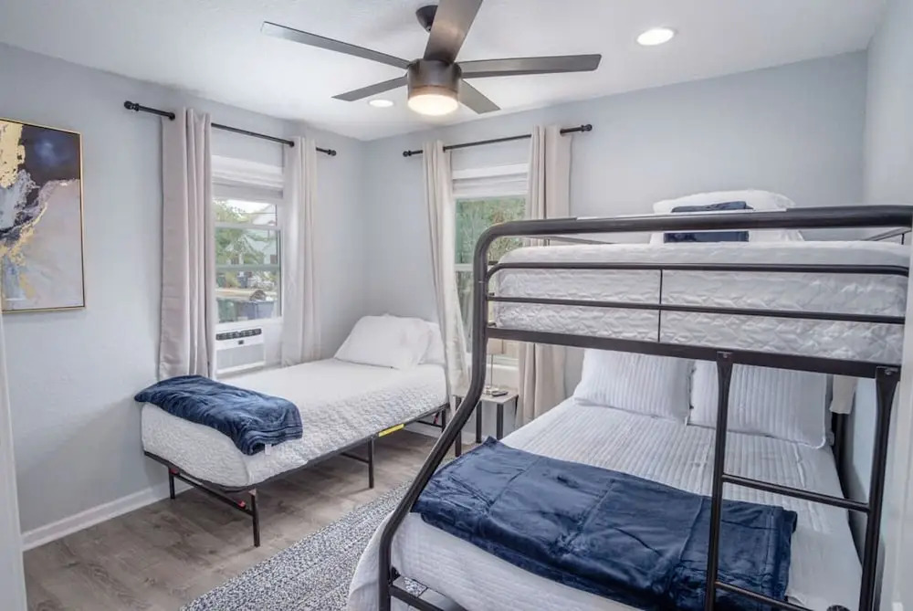 Cozy and Lovely 2BR 1BA Apt#b Near Lively Downtown