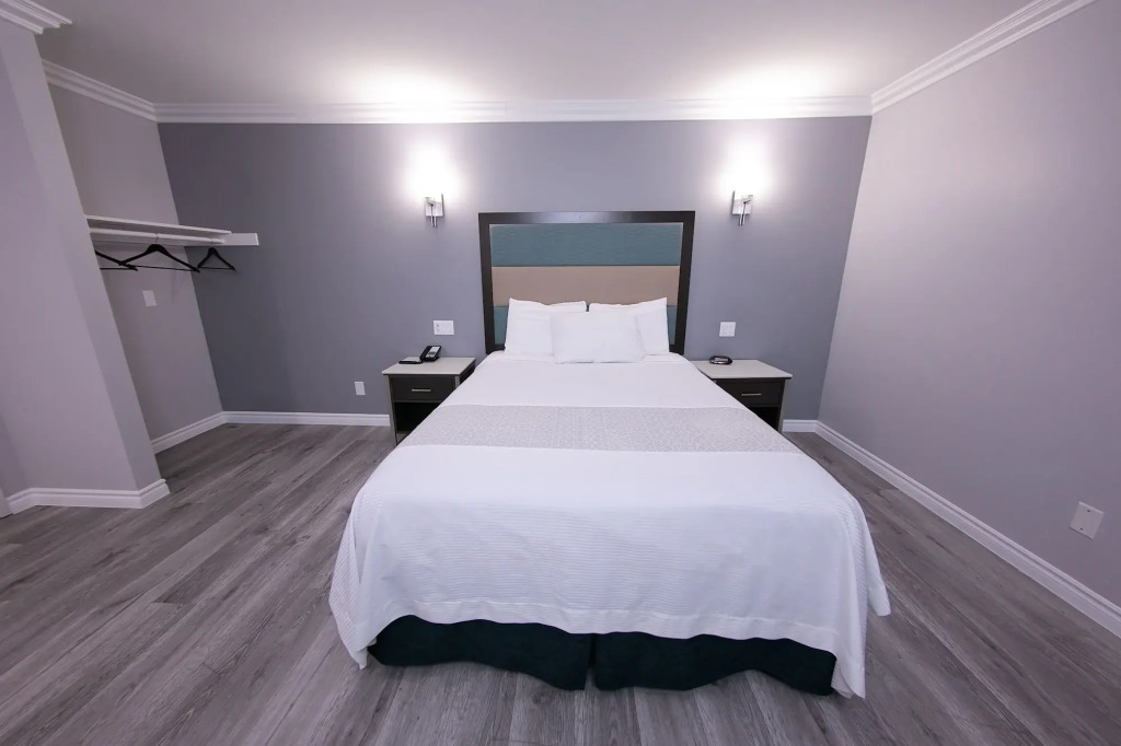 Travelodge Inn & Suites by Wyndham West Covina