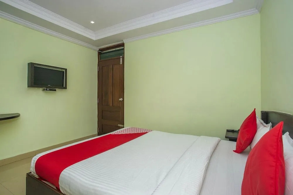 OYO 25121 Bns Lodge