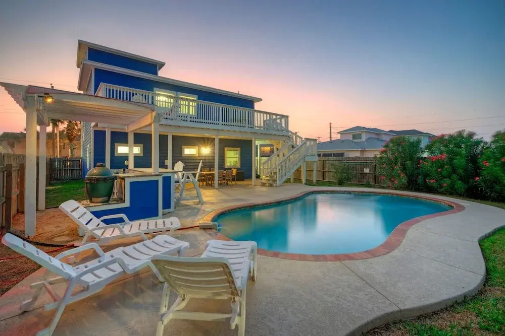 Leave of Absence Luxe Coastal Stay w Pool Outdoor Dining Minutes to Beach