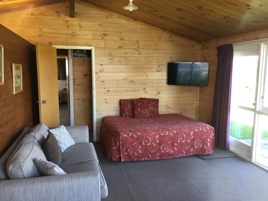Lakeside Motel & Apartments
