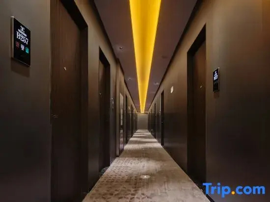 Sports Hotel (Wuyi Square)