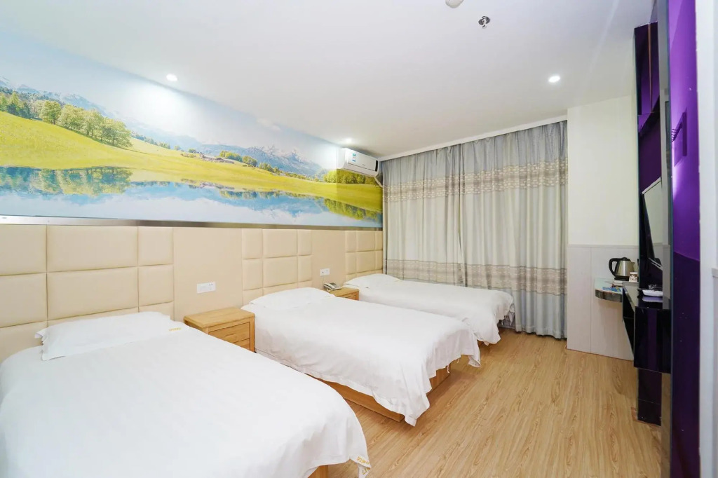 Homeinn Ease Hotel (Shanghai Qiantan Sanlin Subway Station)
