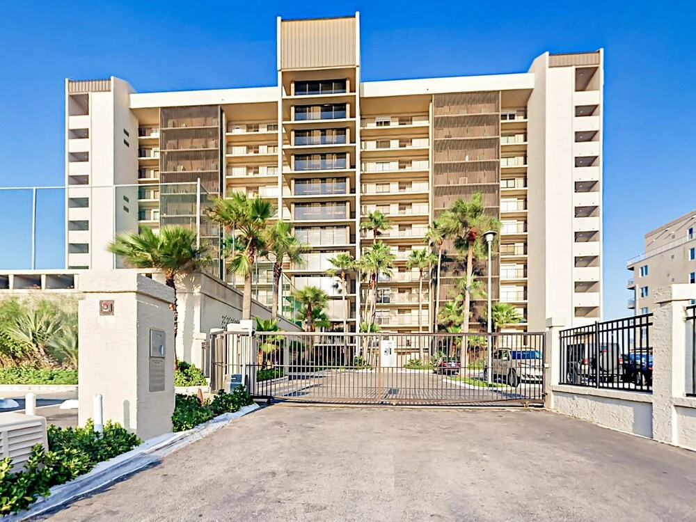 2800 Gulf Blvd Condo Unit 305 2 Bedrooms 2 Bathrooms Condo