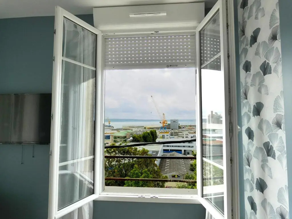 Superbe studio lumineux, jolie vue mer [LeDellec]