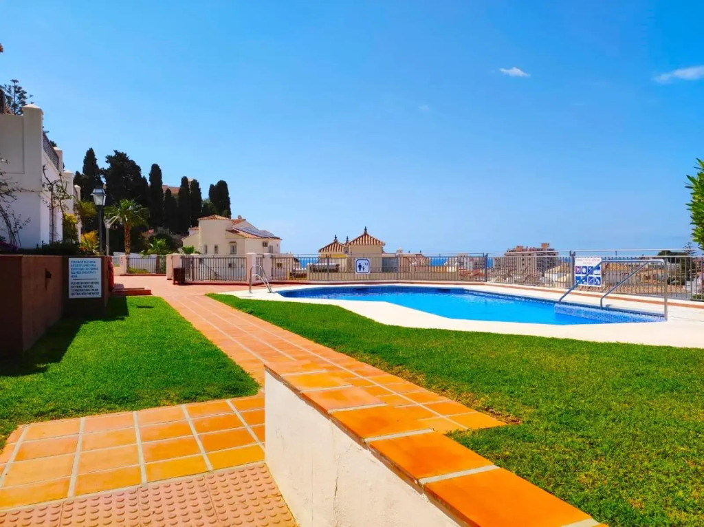 Lovely 2 bedroom townhouse in Fuentesol, Nerja