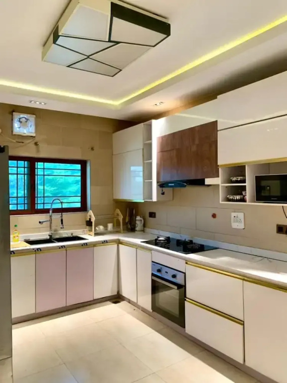 Sujimoto Residences - The AVEs