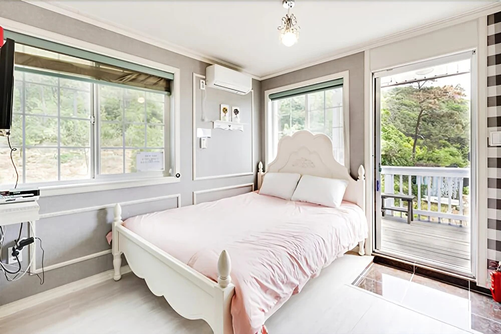 Daebudo White Pension