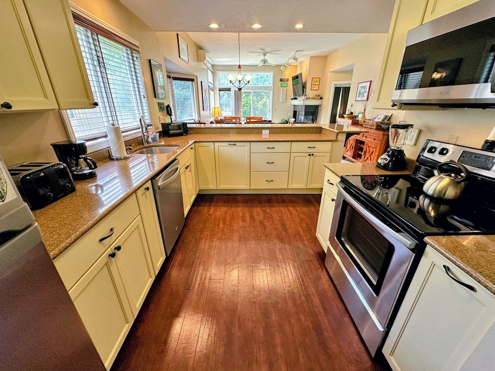 FV3 F3 Well Appointed Townhome a Short Walk to the Mount Washington Hotel