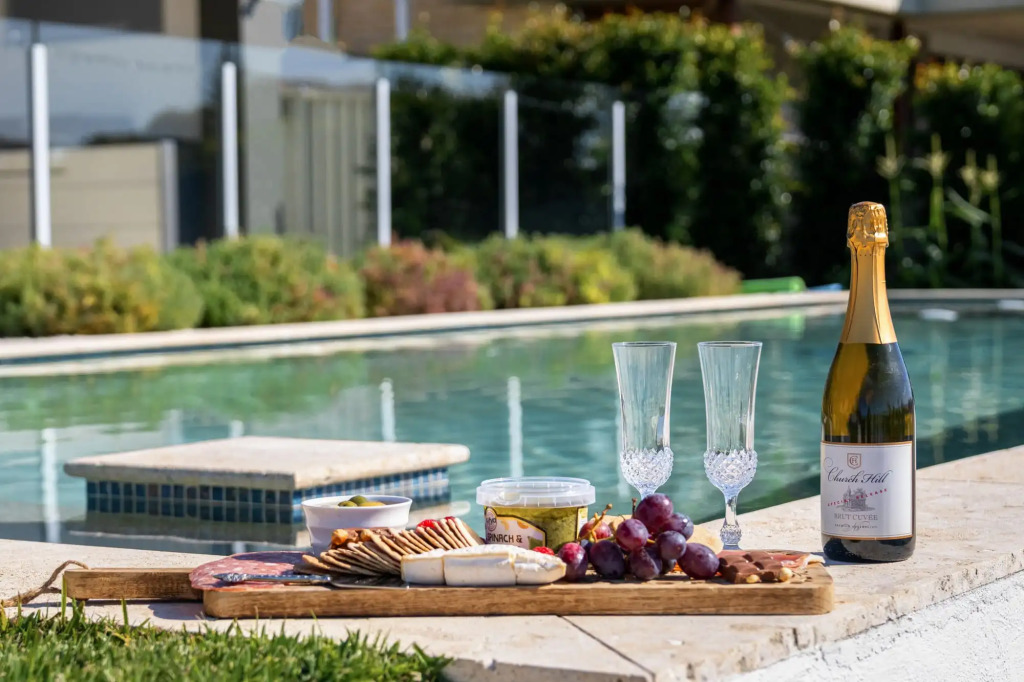 Luxe Family Entertainer on Canal  Private Pool