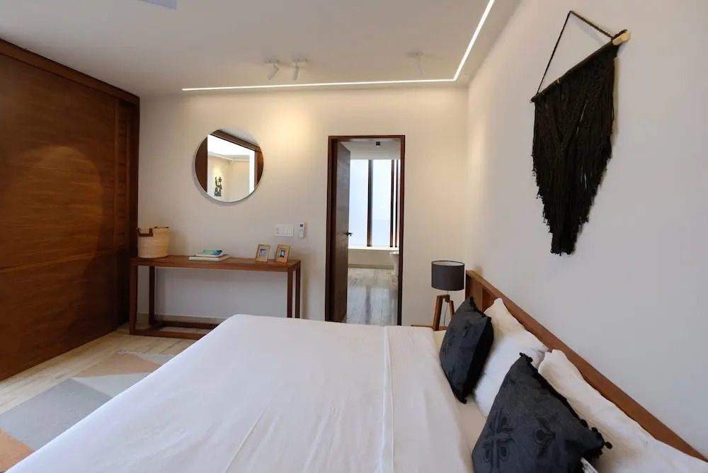 408 Luxurious Apt King Bed