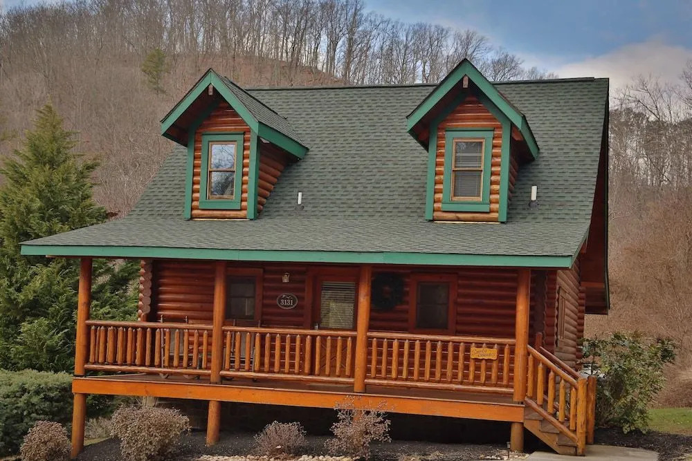 Smoky Cascades 1 Br cabin by RedAwning